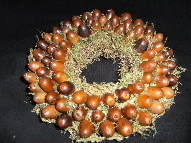 Acorn_candle_ring_08